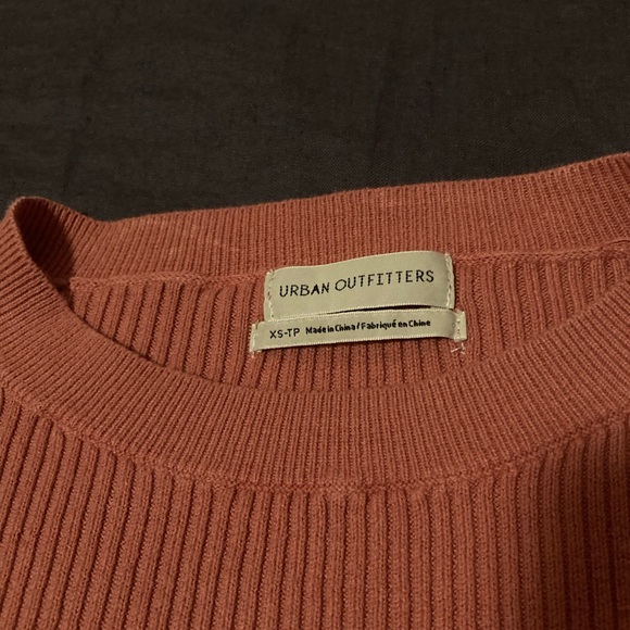 URBAN OUTFITTERS CROPPED SWEATER - Picture 2 of 2